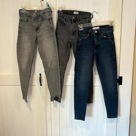 Topshop Denim - Topshop Jamie jeans size 25 Petite. Blue, gray & darker gray.